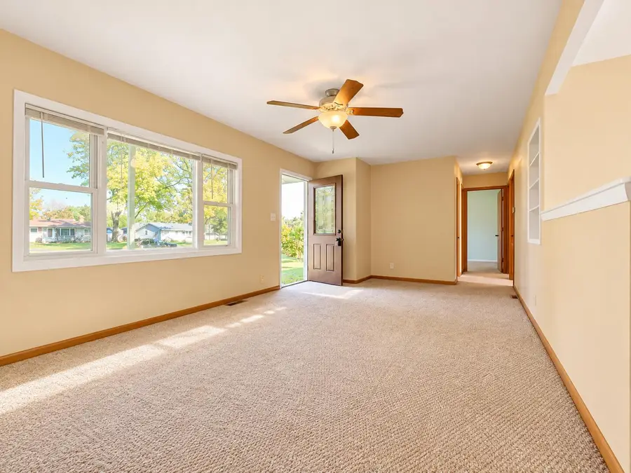 N50W14245 Ridgeway Ln, Menomonee Falls, WI 53051 - #3