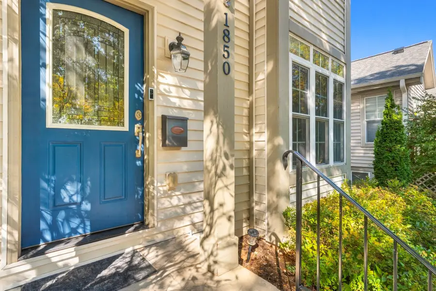 1850 E Fernwood Ave, Milwaukee, WI 53207 - #2