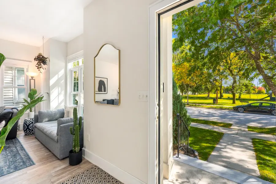 1850 E Fernwood Ave, Milwaukee, WI 53207 - #3