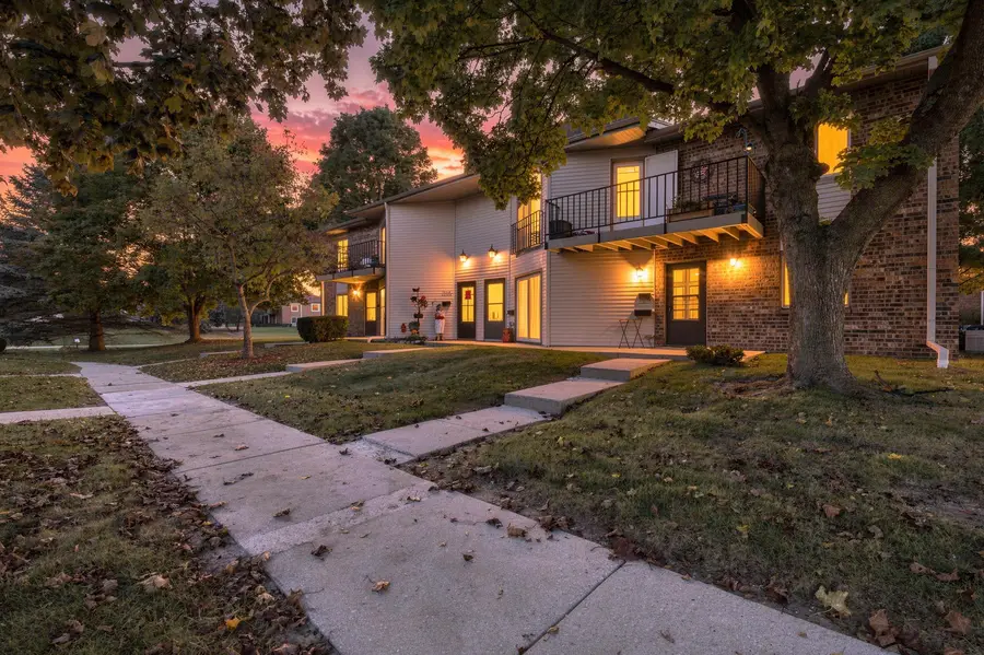 W168N11501 El Camino Dr, Germantown, WI 53022 - #2