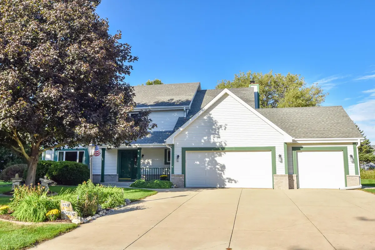 N58W24838 Cardinal Ct, Sussex, WI 53089 - #1