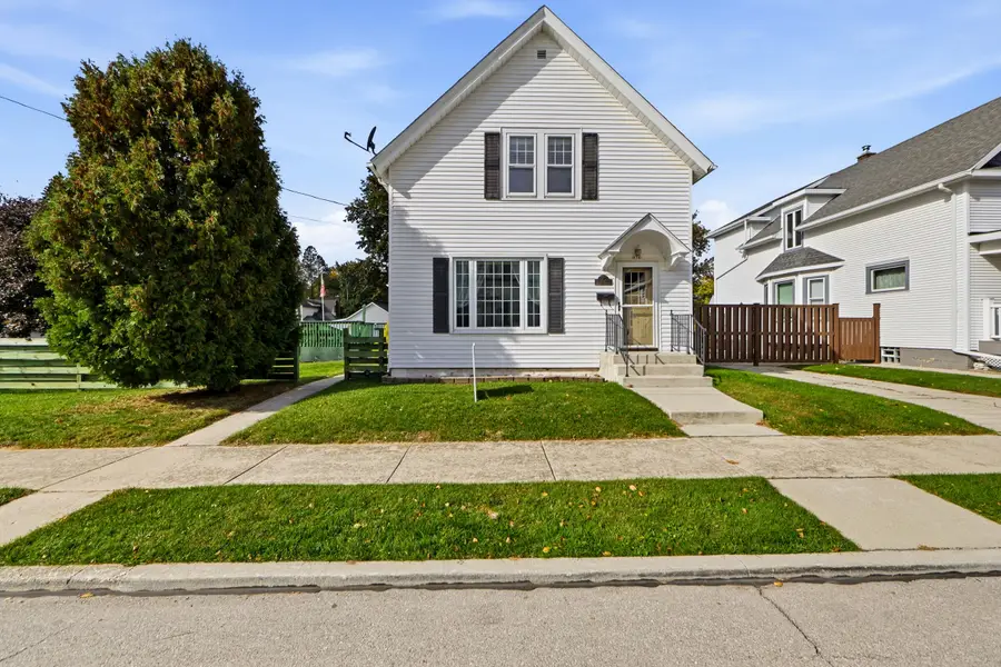 838 N 19th St, Manitowoc, WI 54220 - #2