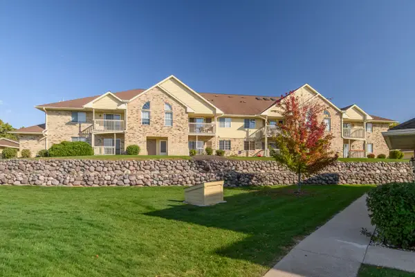 4875 Easy St, Delafield, WI 53029