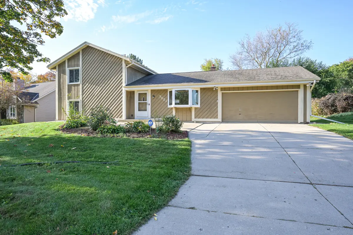 7021 W Southview Dr, Franklin, WI 53132 - #1