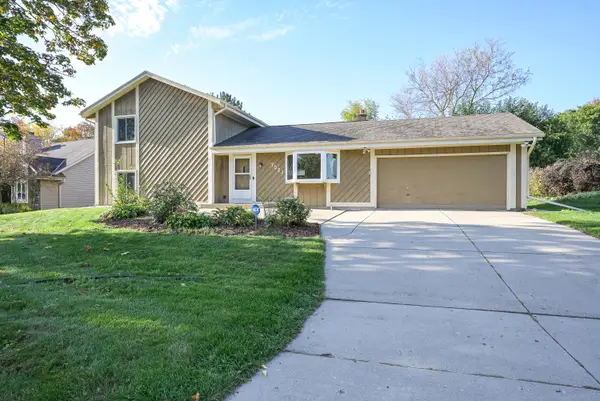 7021 W Southview Dr, Franklin, WI 53132