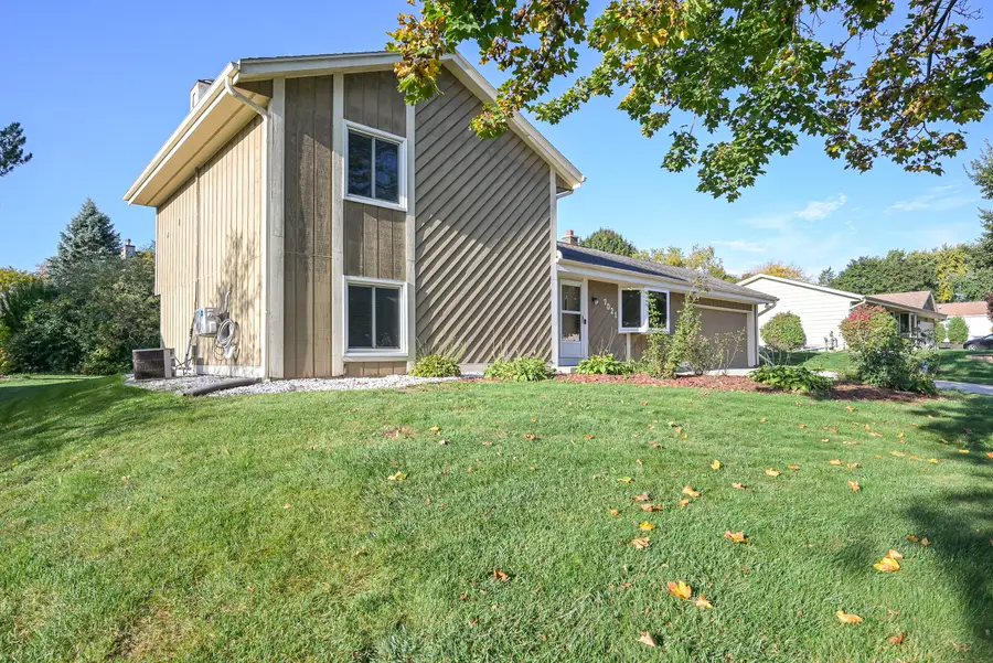 7021 W Southview Dr, Franklin, WI 53132 - #2