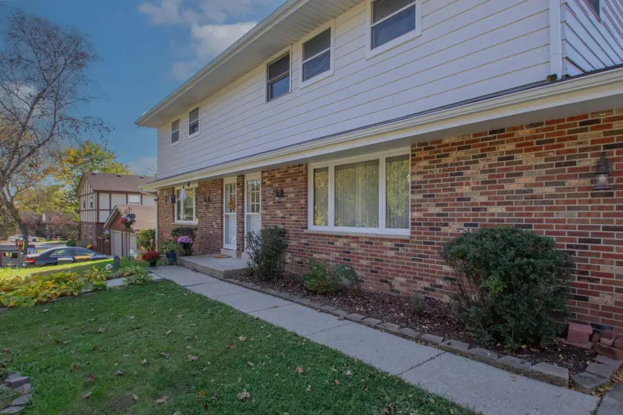 180 Ridge Ct, Pewaukee, WI 53072 - #3