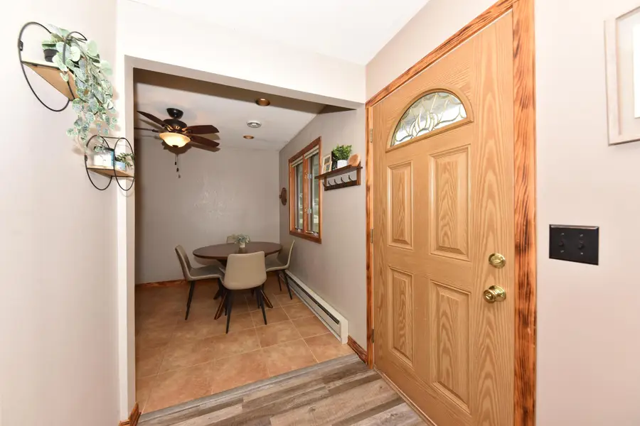 822 Kings Ridge Ct W, West Bend, WI 53090 - #2