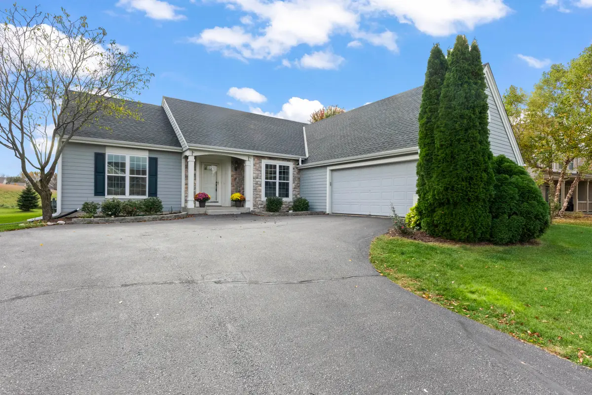 N56W35151 Pondview Ln, Okauchee Lake, WI 53066 - #1