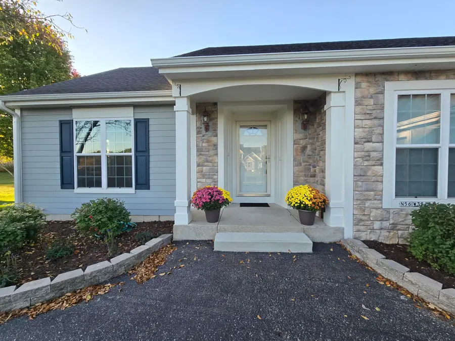 N56W35151 Pondview Ln, Okauchee Lake, WI 53066 - #2