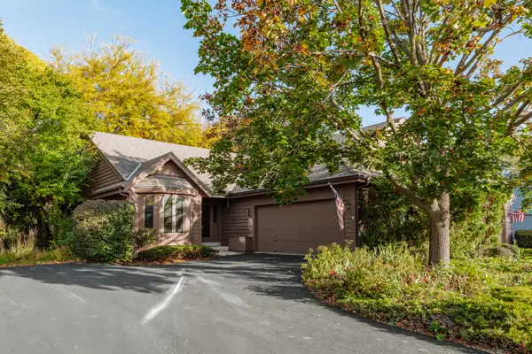W133N8127 Danell Dr, Menomonee Falls, WI 53051