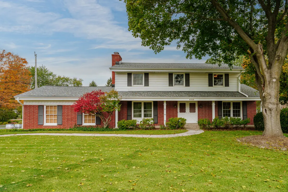 4725 Camfield Dr, Brookfield, WI 53045 - #1