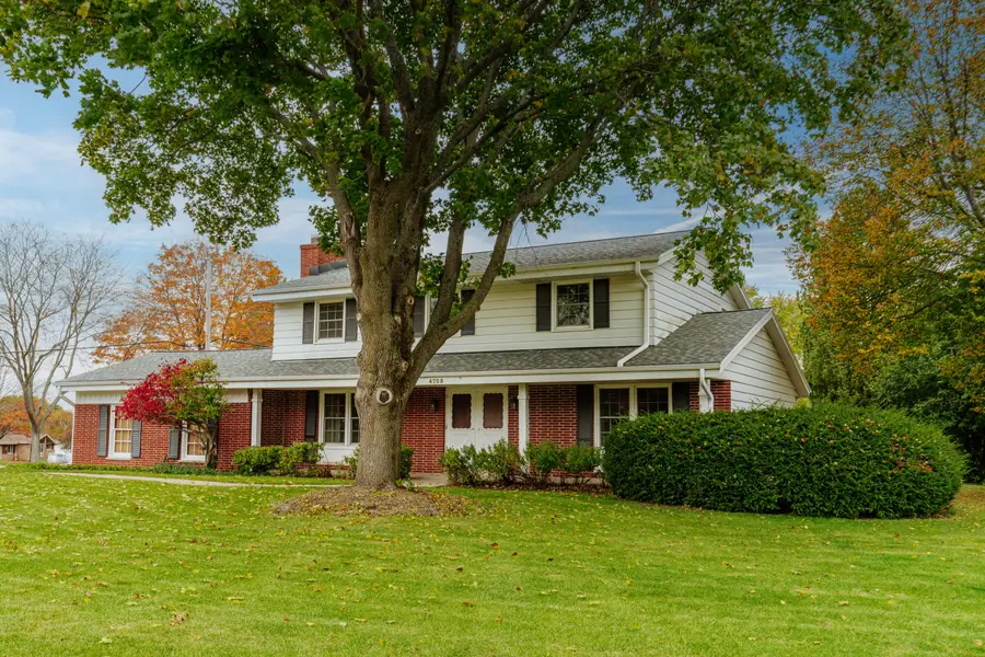 4725 Camfield Dr, Brookfield, WI 53045 - #2