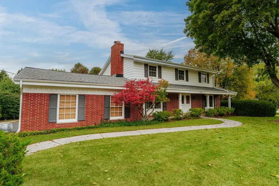 4725 Camfield Dr, Brookfield, WI 53045 - #3