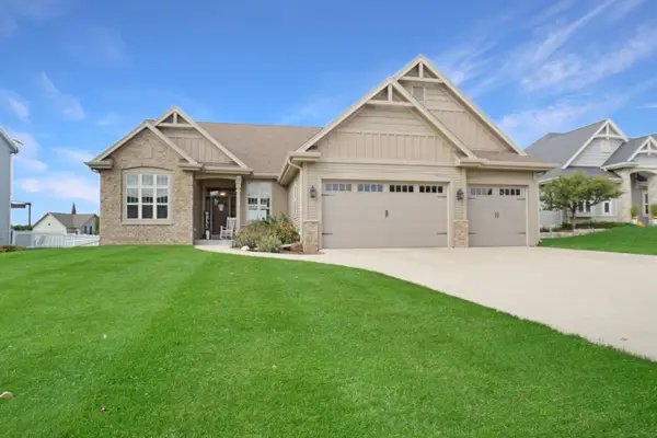517 Spur Rd, Slinger, WI 53086