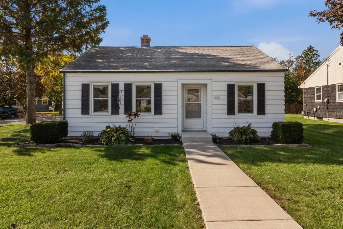1203 Roseland Dr, Kewaskum, WI 53040 - #1