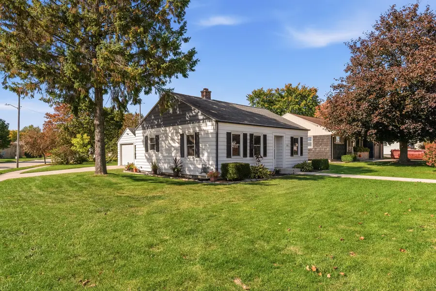 1203 Roseland Dr, Kewaskum, WI 53040 - #2