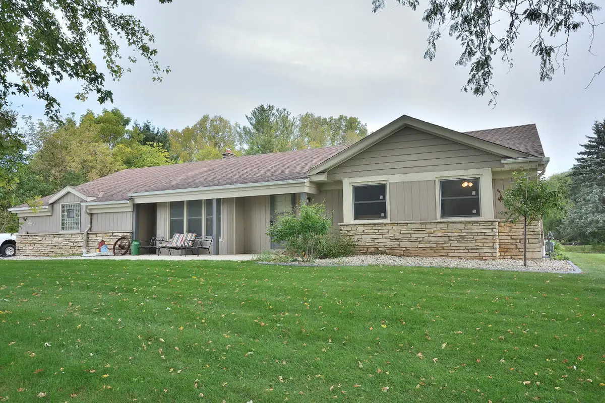 S36W27855 Robin Hill Cir, Waukesha, WI 53189 - #1