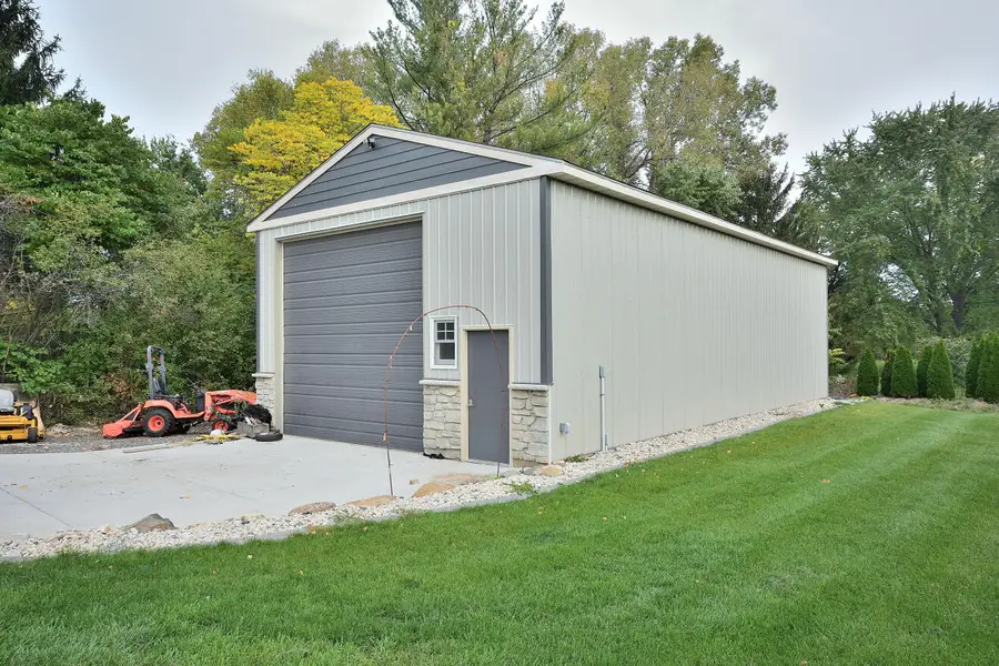 S36W27855 Robin Hill Cir, Waukesha, WI 53189 - #2