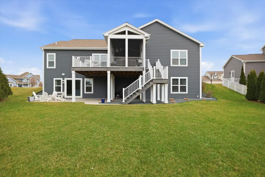 W136N6171 Weyer Farm Dr, Menomonee Falls, WI 53051 - #2