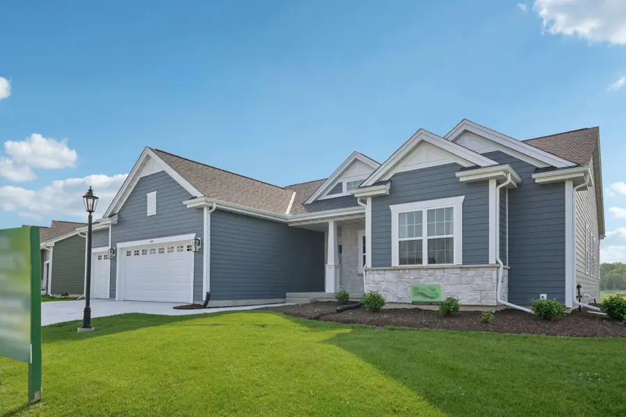 9282 S Overlook Way, Franklin, WI 53132 - #2