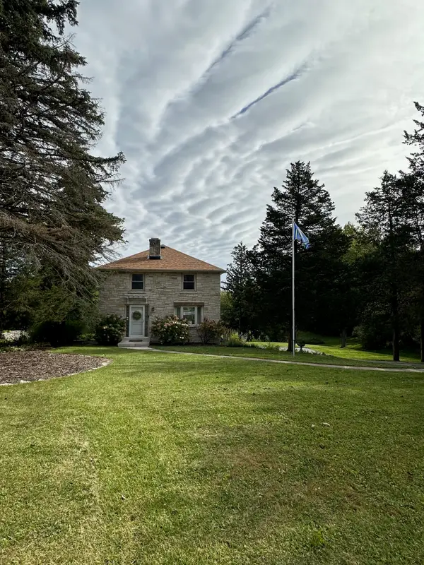 W140N7402 Lilly Rd, Menomonee Falls, WI 53051