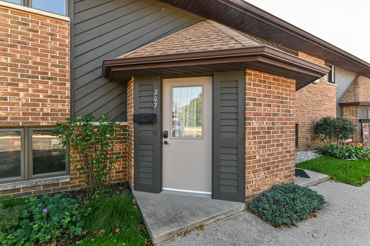 637 Meadow Ln, Burlington, WI 53105 - #1