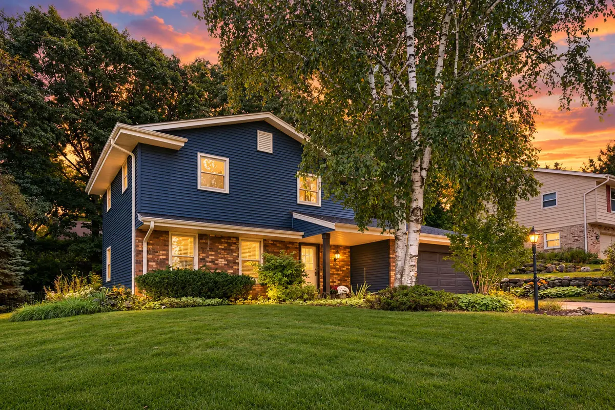 706 Wexford Way, Hartland, WI 53029 - #1
