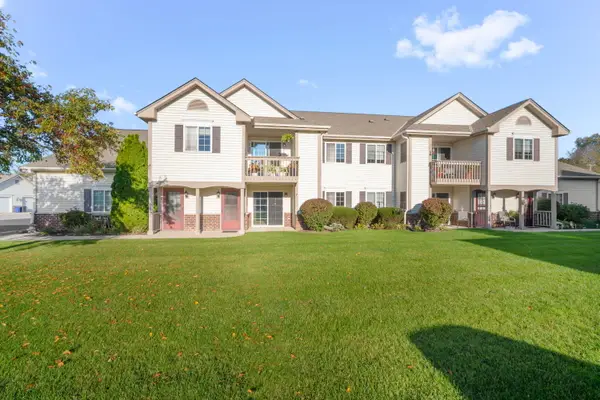 516 Pewaukee Rd, Pewaukee, WI 53072