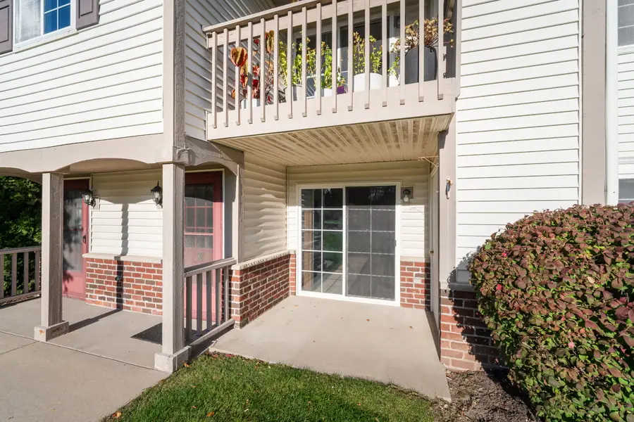 516 Pewaukee Rd, Pewaukee, WI 53072 - #2
