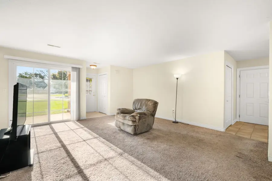 516 Pewaukee Rd, Pewaukee, WI 53072 - #3