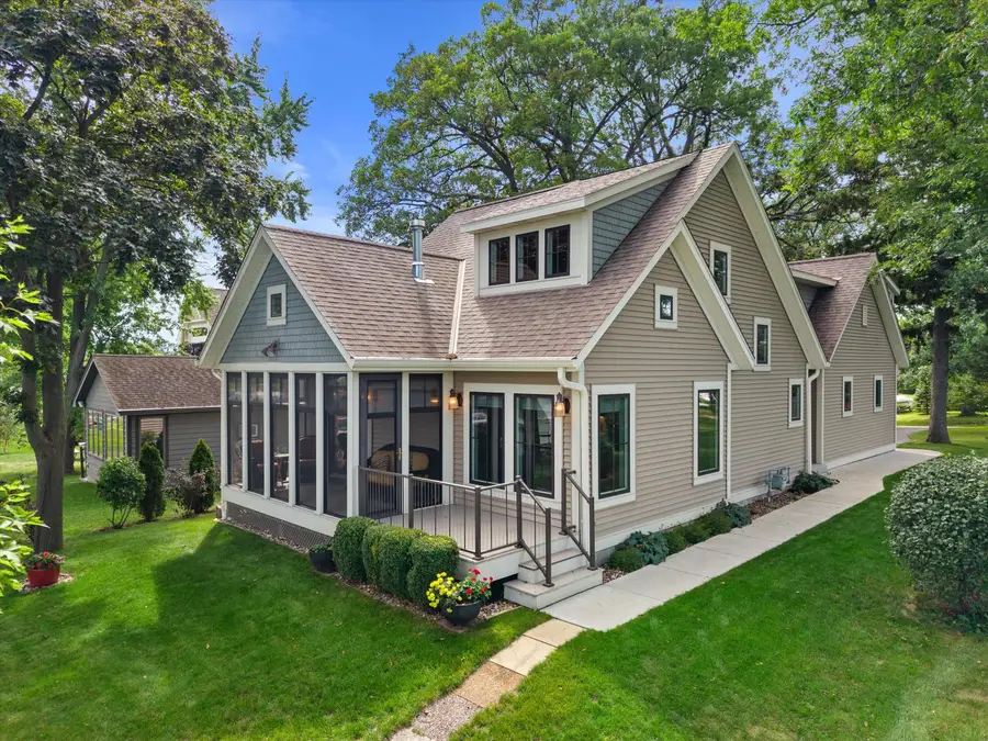 832 N Douglas Dr, Summit, WI 53066 - #2