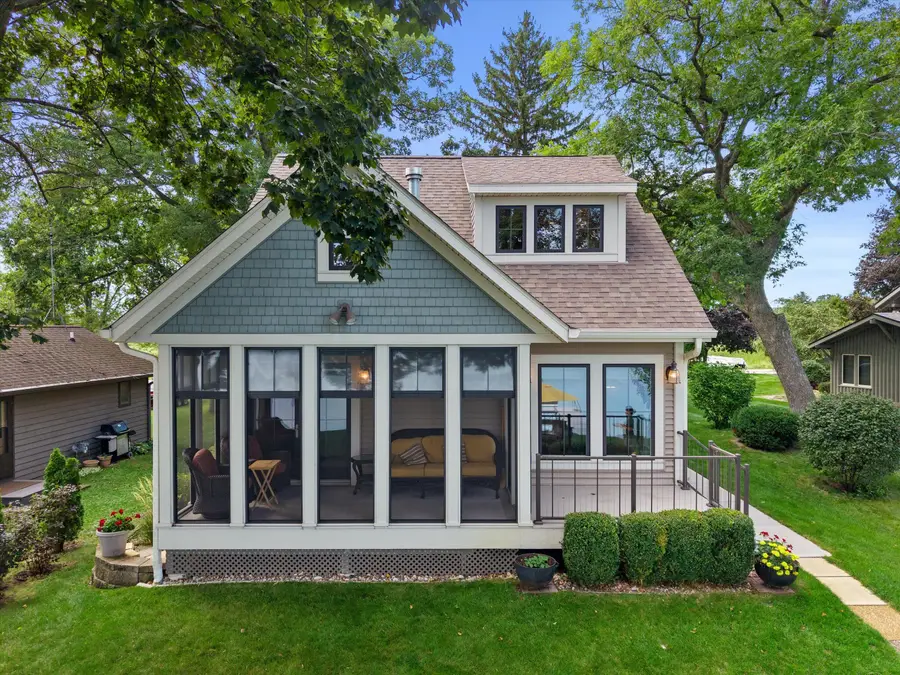832 N Douglas Dr, Summit, WI 53066 - #3