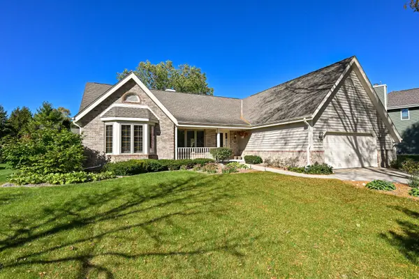 8752 W Willow Pointe Pkwy, Franklin, WI 53132