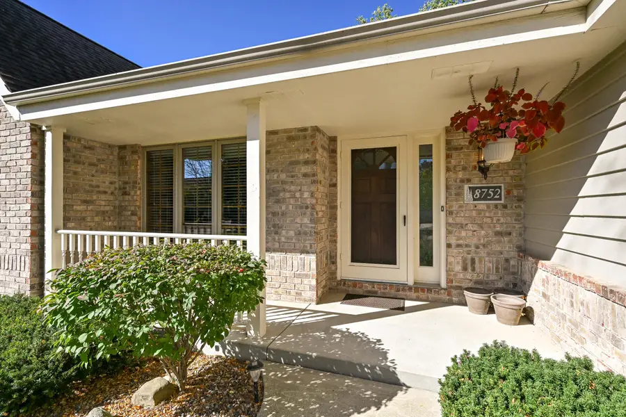 8752 W Willow Pointe Pkwy, Franklin, WI 53132 - #2