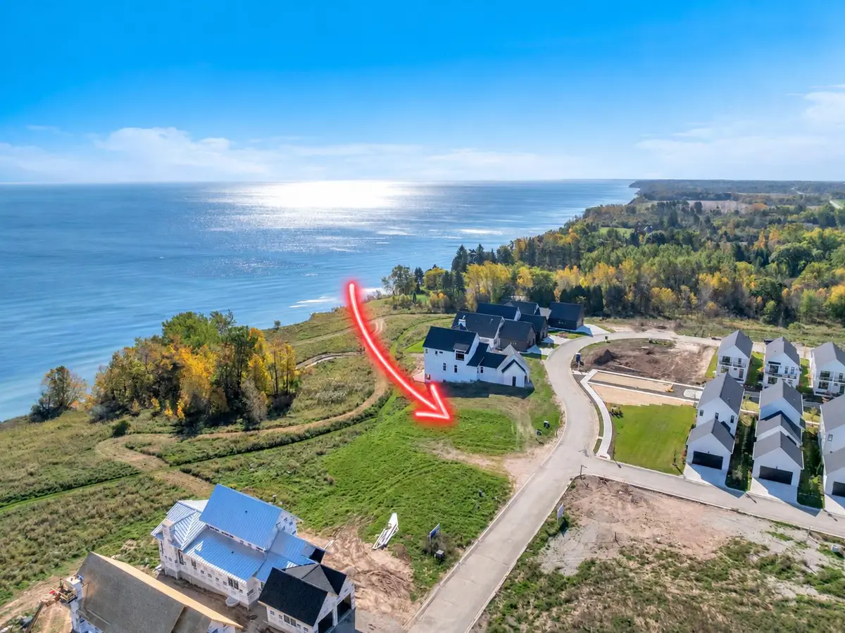 1202 Shieling Ln, Port Washington, WI 53074 - #1