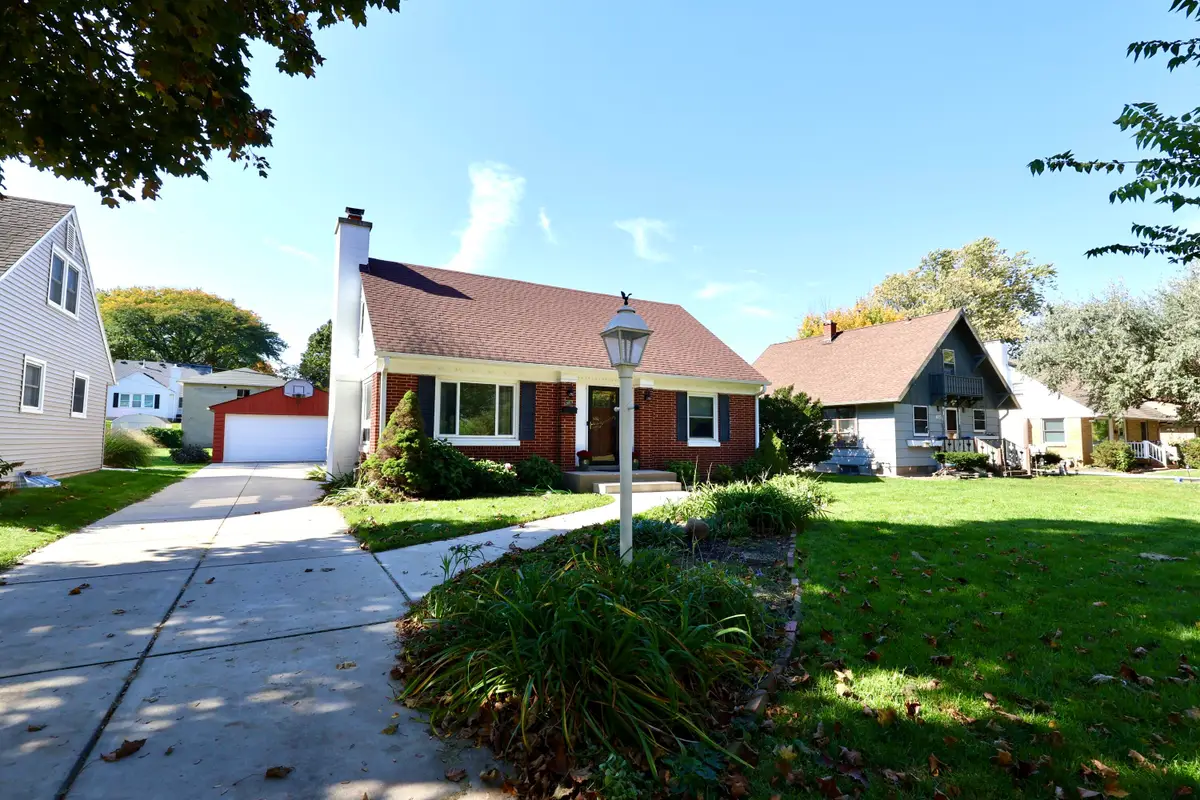 605 N 103rd St, Wauwatosa, WI 53226 - #1