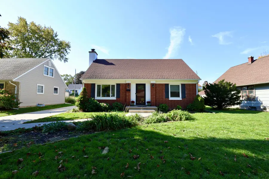 605 N 103rd St, Wauwatosa, WI 53226 - #2