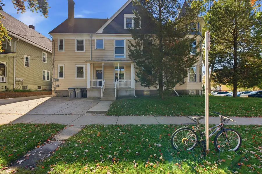 2592 N Murray Ave, Milwaukee, WI 53211 - #3