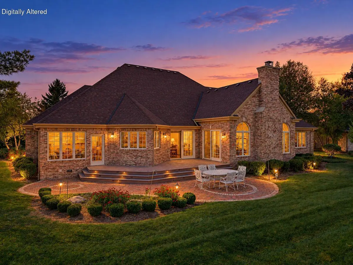8434 S Fountain Ct, Franklin, WI 53132 - #1