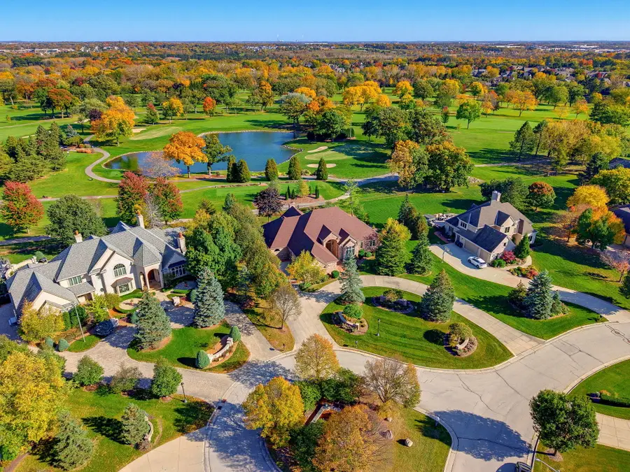 8434 S Fountain Ct, Franklin, WI 53132 - #2