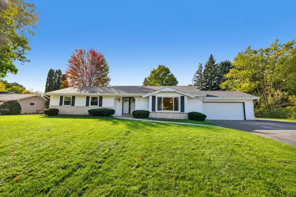 4595 Parkhurst Dr, Brookfield, WI 53045
