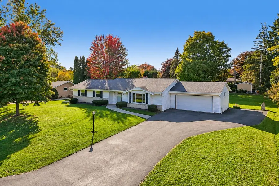 4595 Parkhurst Dr, Brookfield, WI 53045 - #2