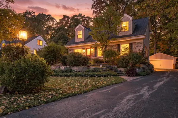 815 Apple Tree Ln, Brookfield, WI 53005