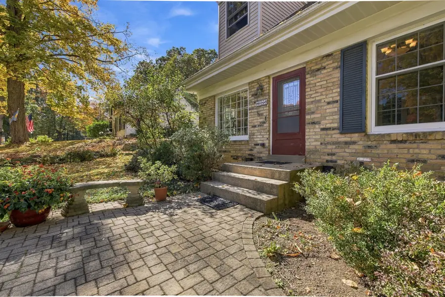 815 Apple Tree Ln, Brookfield, WI 53005 - #2