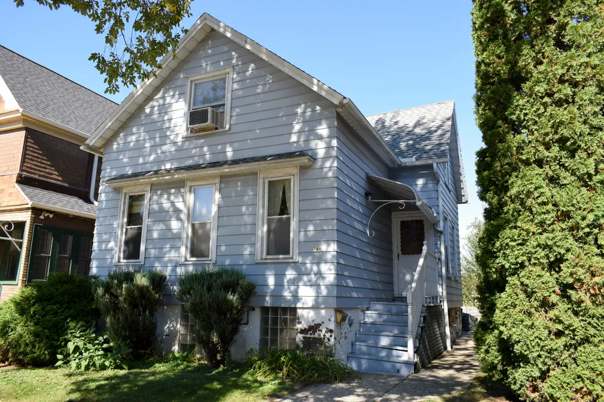 740 E Lincoln Ave, Milwaukee, WI 53207 - #1