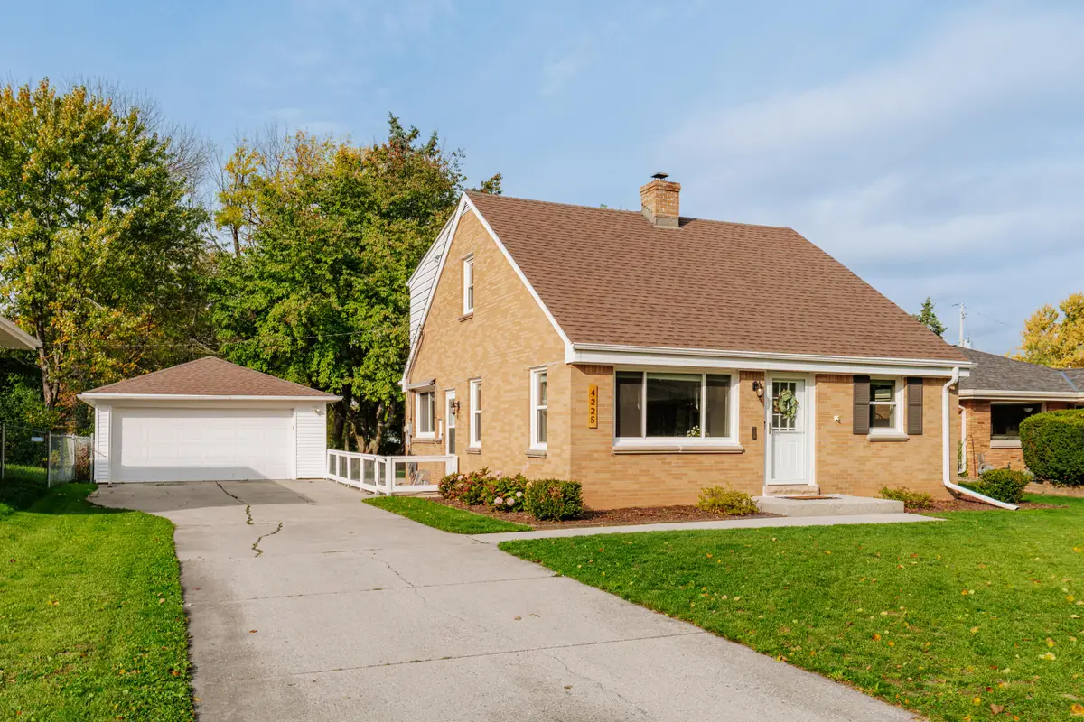 4225 N 95th St, Wauwatosa, WI 53222 - #1