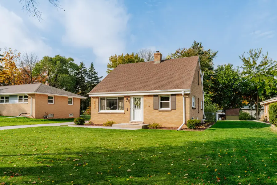 4225 N 95th St, Wauwatosa, WI 53222 - #2
