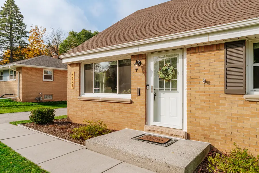 4225 N 95th St, Wauwatosa, WI 53222 - #3