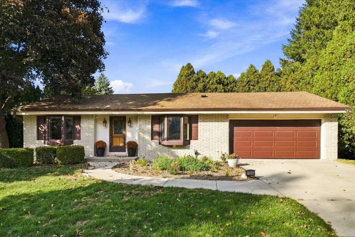 1608 Willow Ct, Grafton, WI 53024 - #1